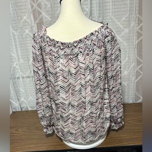 White House Black Market S Pink &Black Chevron off the shoulder top 23”L 17” p2